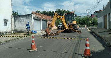 Obras de melhoria na rede de esgoto nos bairros Monte Castelo e Vermelha 