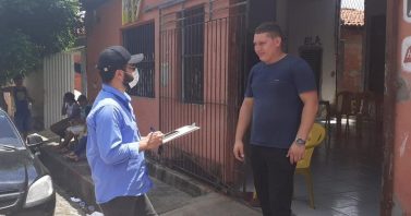 Moradores do Santa Maria da Codipi recebem ação de negociação porta a porta da Águas de Teresina