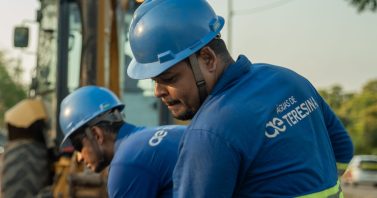 Águas de Teresina implanta 3 km de novas redes de esgoto em uma semana na capital 